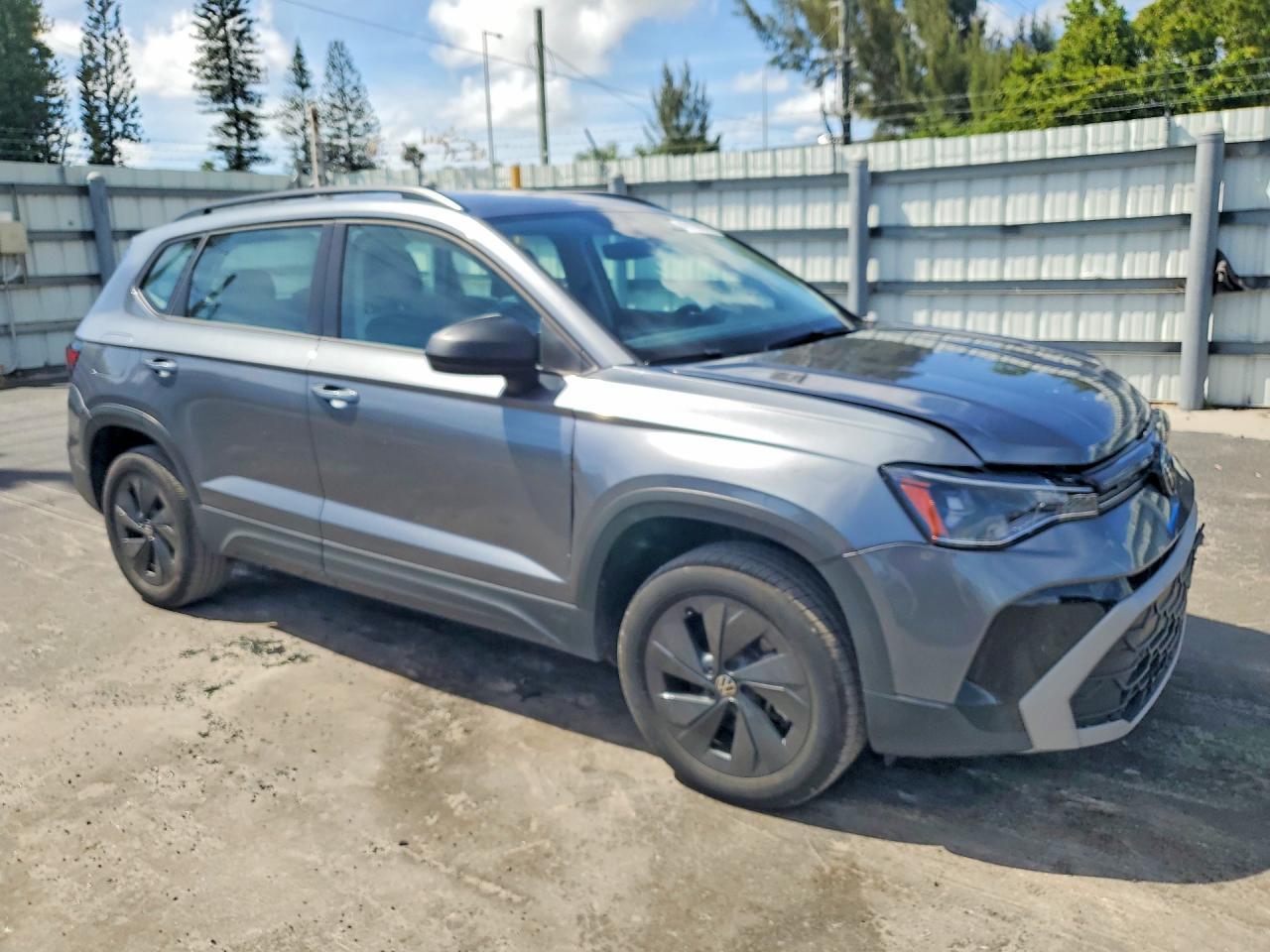 2025 Volkswagen Taos - Image 4