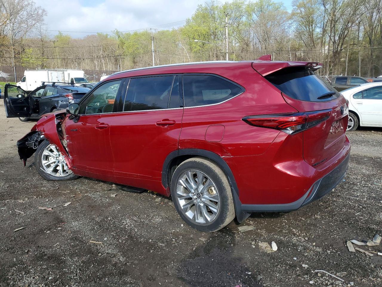 2021 Toyota Highlander Hybrid Limited - Image 2