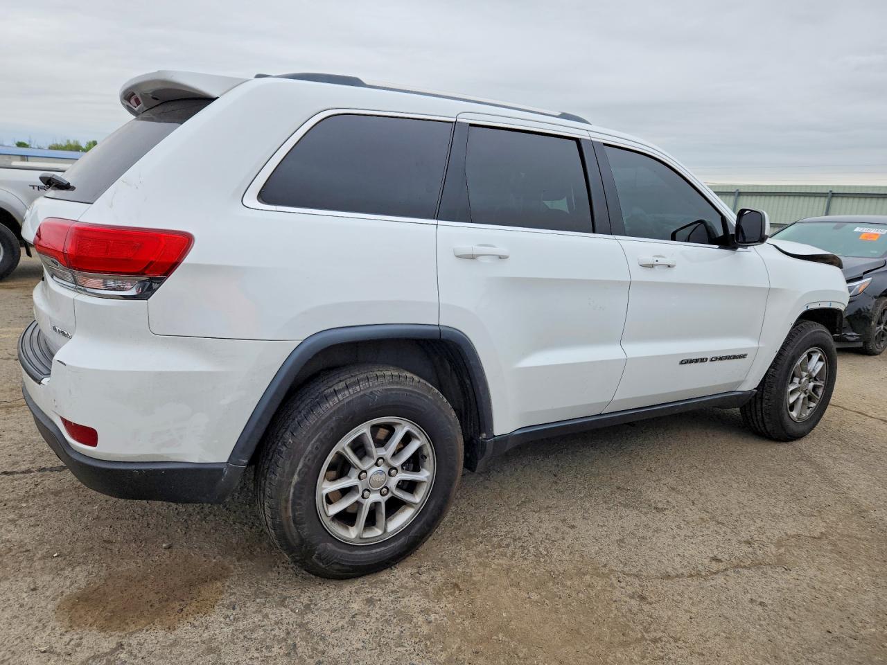 2018 Jeep Grand Cherokee Laredo - Image 3