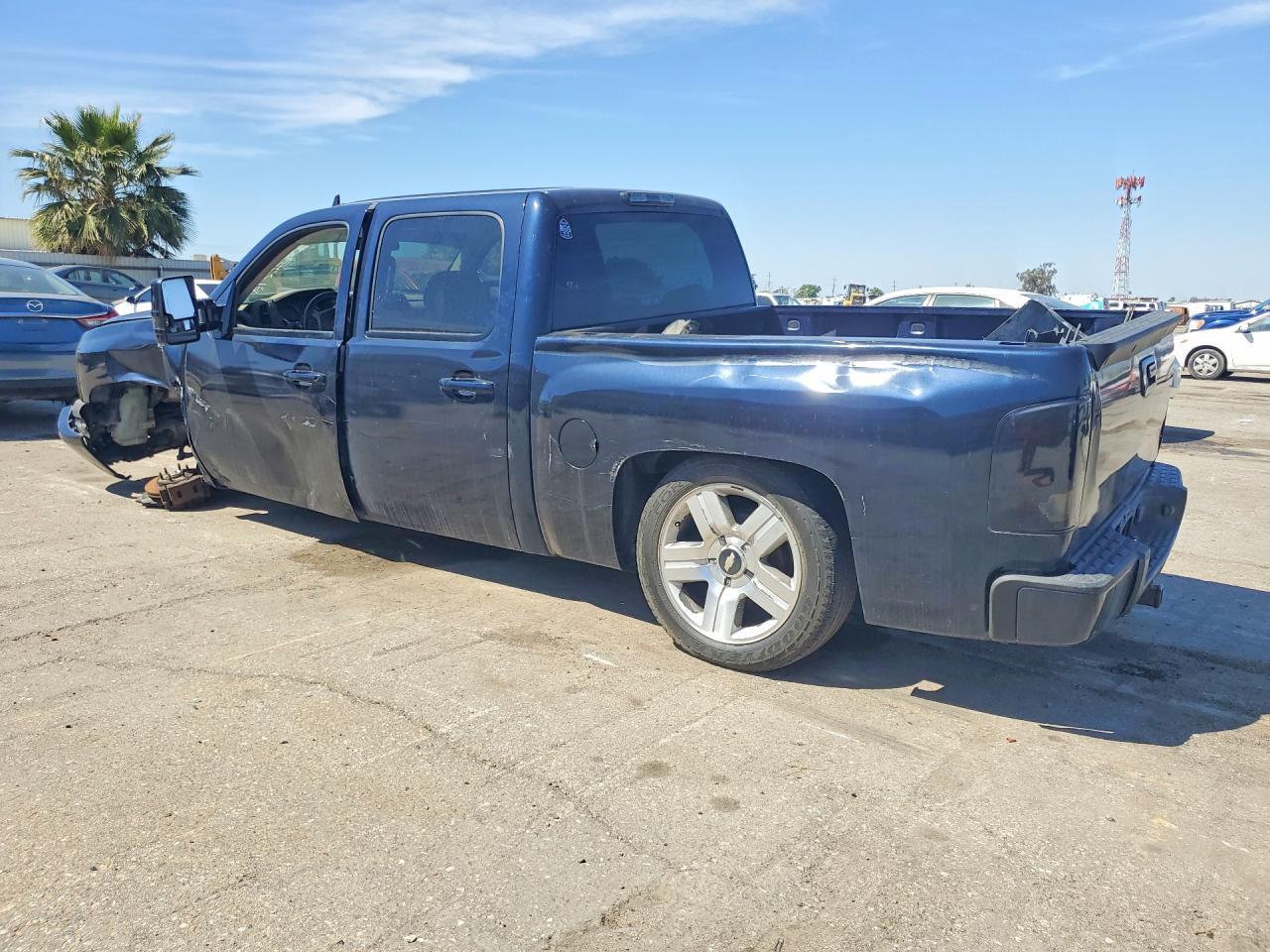 2008 Chevrolet Silverado K1500 - Image 2
