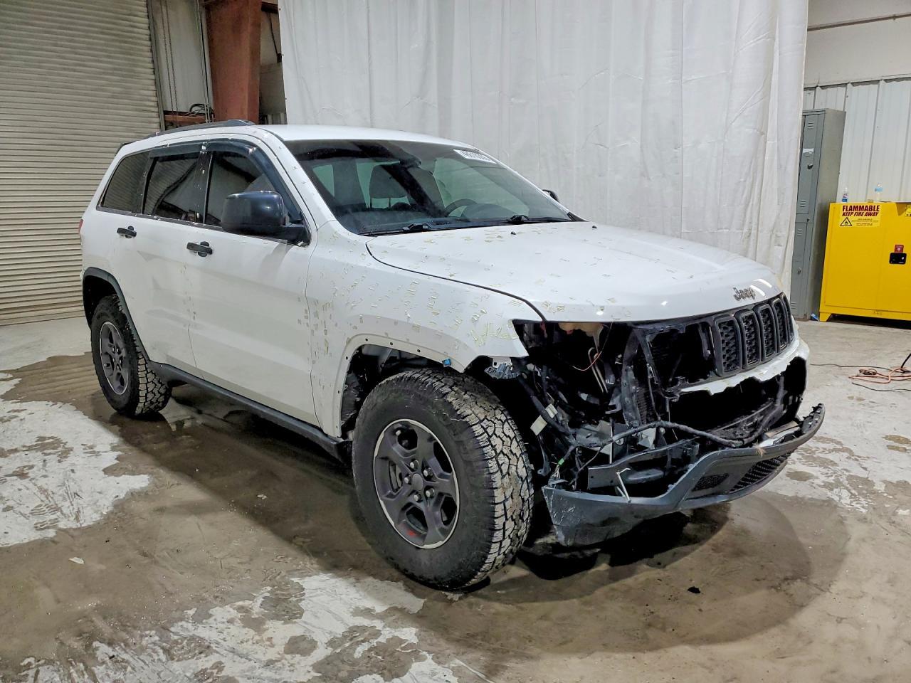 2017 Jeep Grand Cherokee Laredo - Image 4