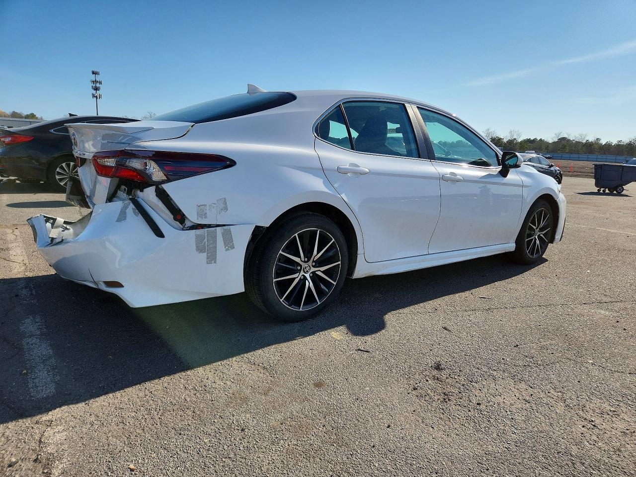2021 Toyota Camry Se - Фото 3