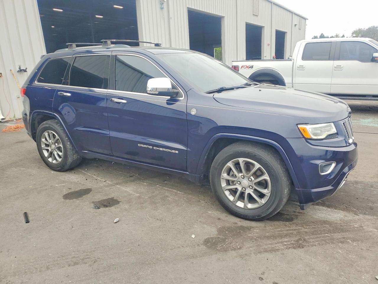 2016 Jeep Grand Cherokee Overland - Image 4
