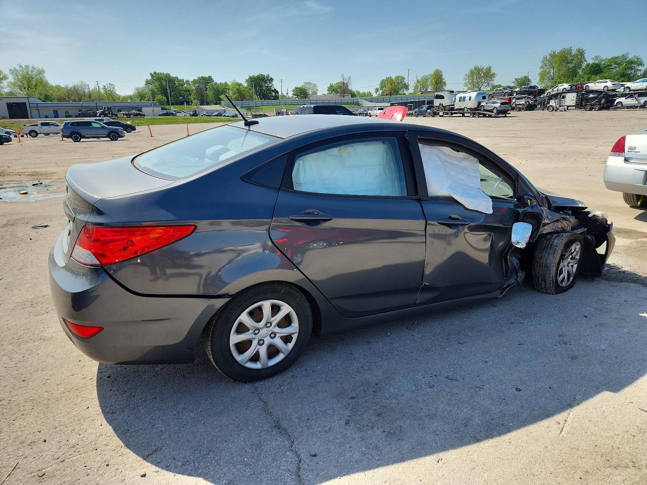 2013 Hyundai Accent Gls - Image 3