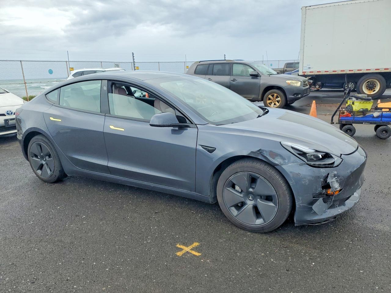 2023 Tesla Model 3 - Фото 4