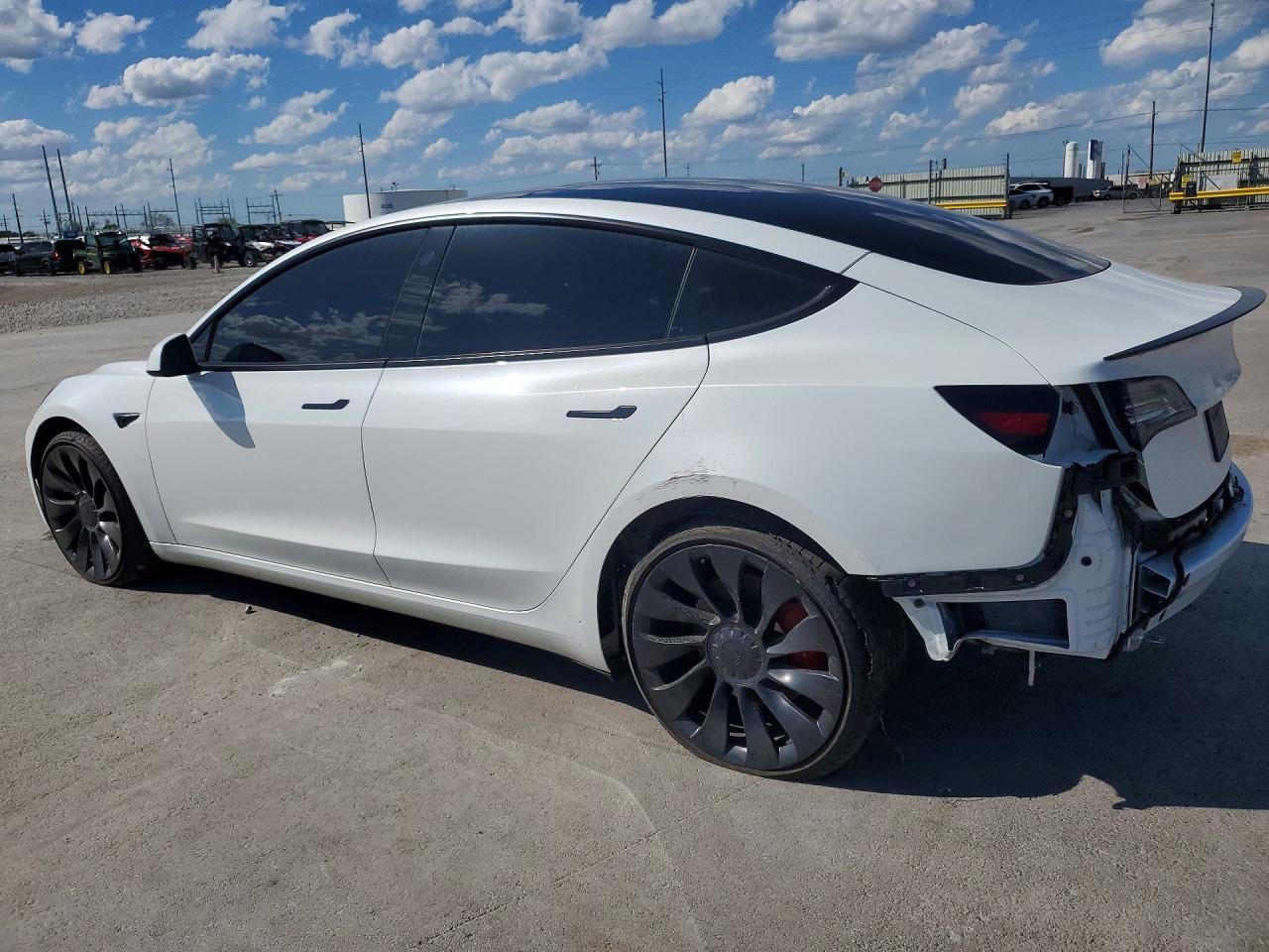 2022 Tesla Model 3 - Фото 2