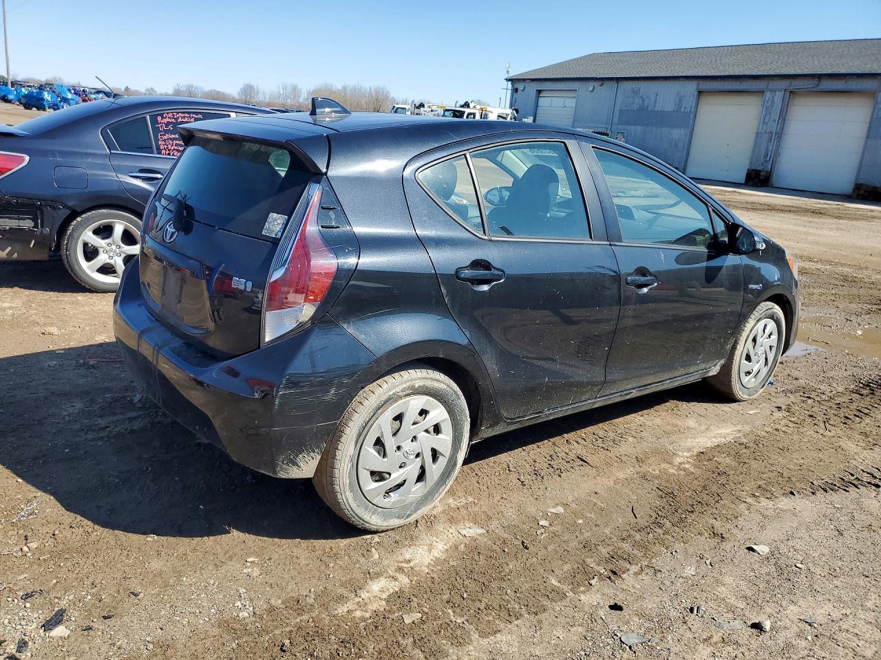 2016 Toyota Prius C Two - Фото 3