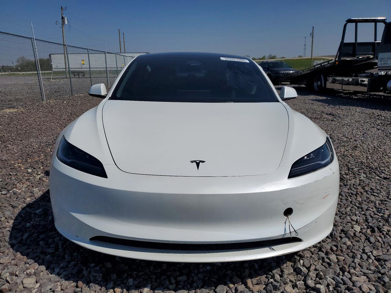 2025 Tesla Model 3 - Фото 5