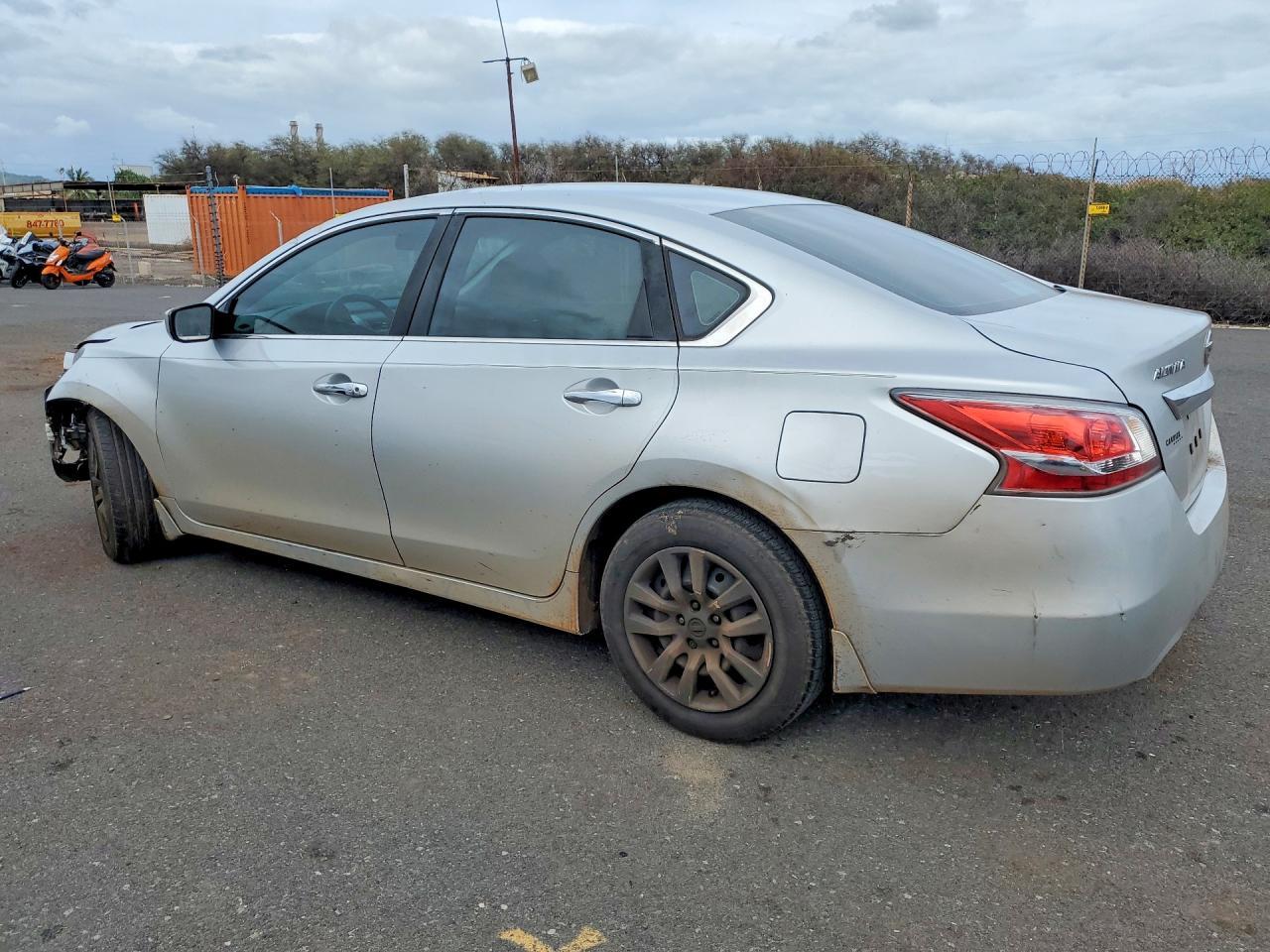 2015 Nissan Altima 2.5 S - Фото 2
