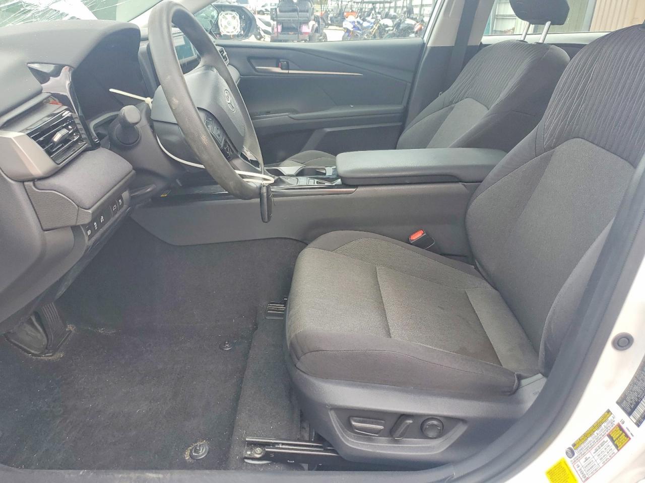 2025 Toyota Camry Le - Image 7