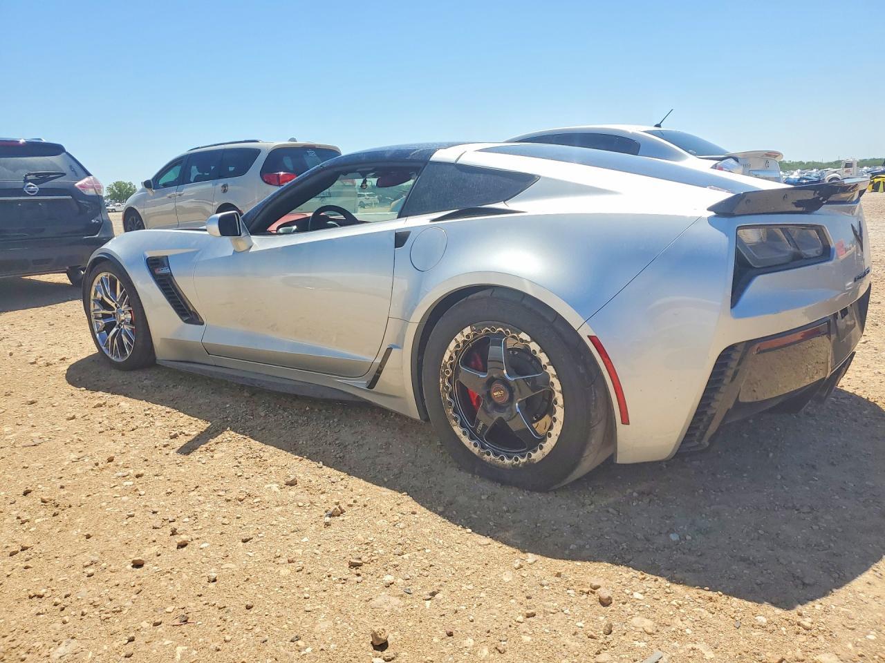 2018 Chevrolet Corvette - Фото 2