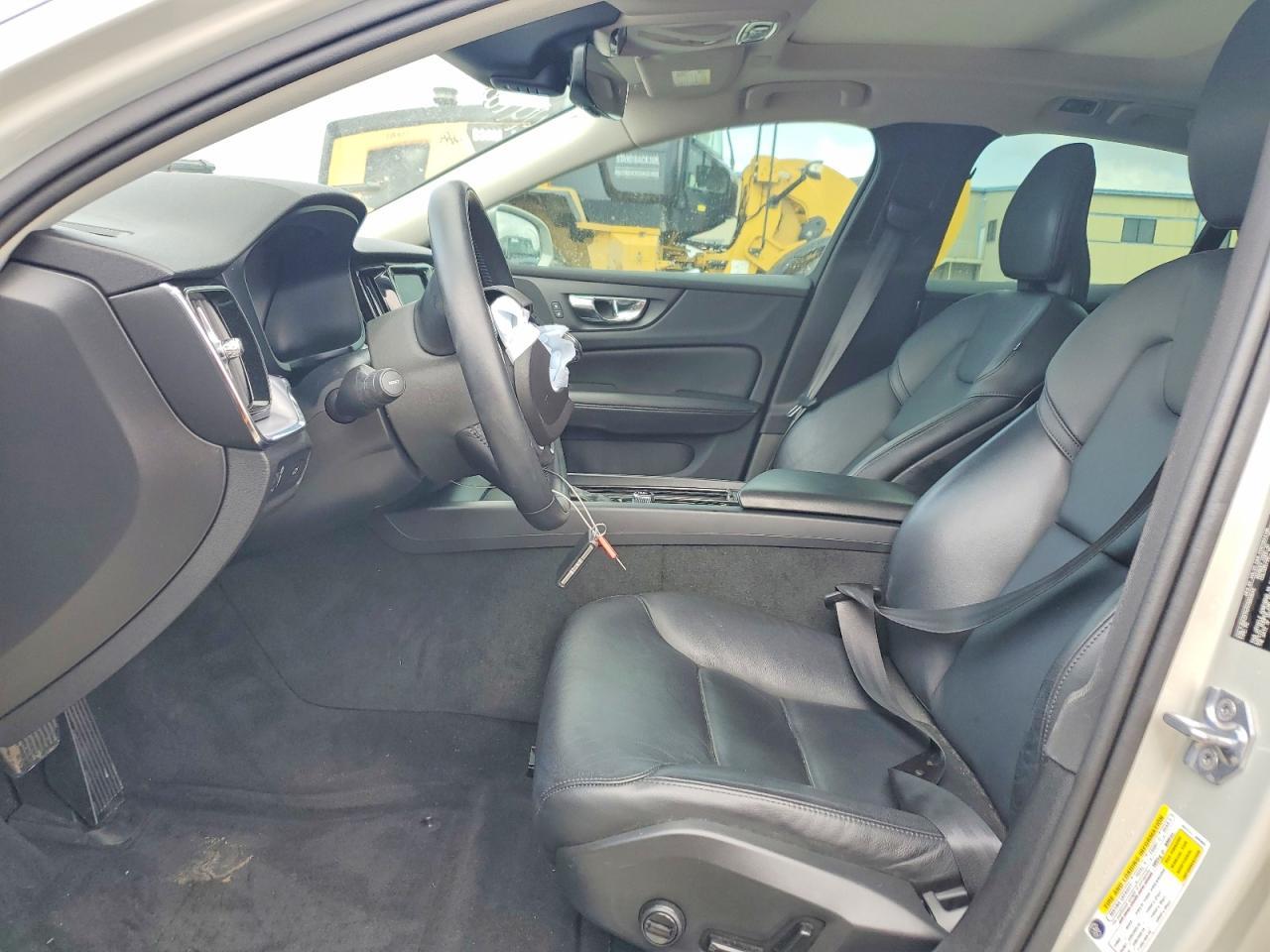 2019 Volvo S60 T6 Momentum - Image 7