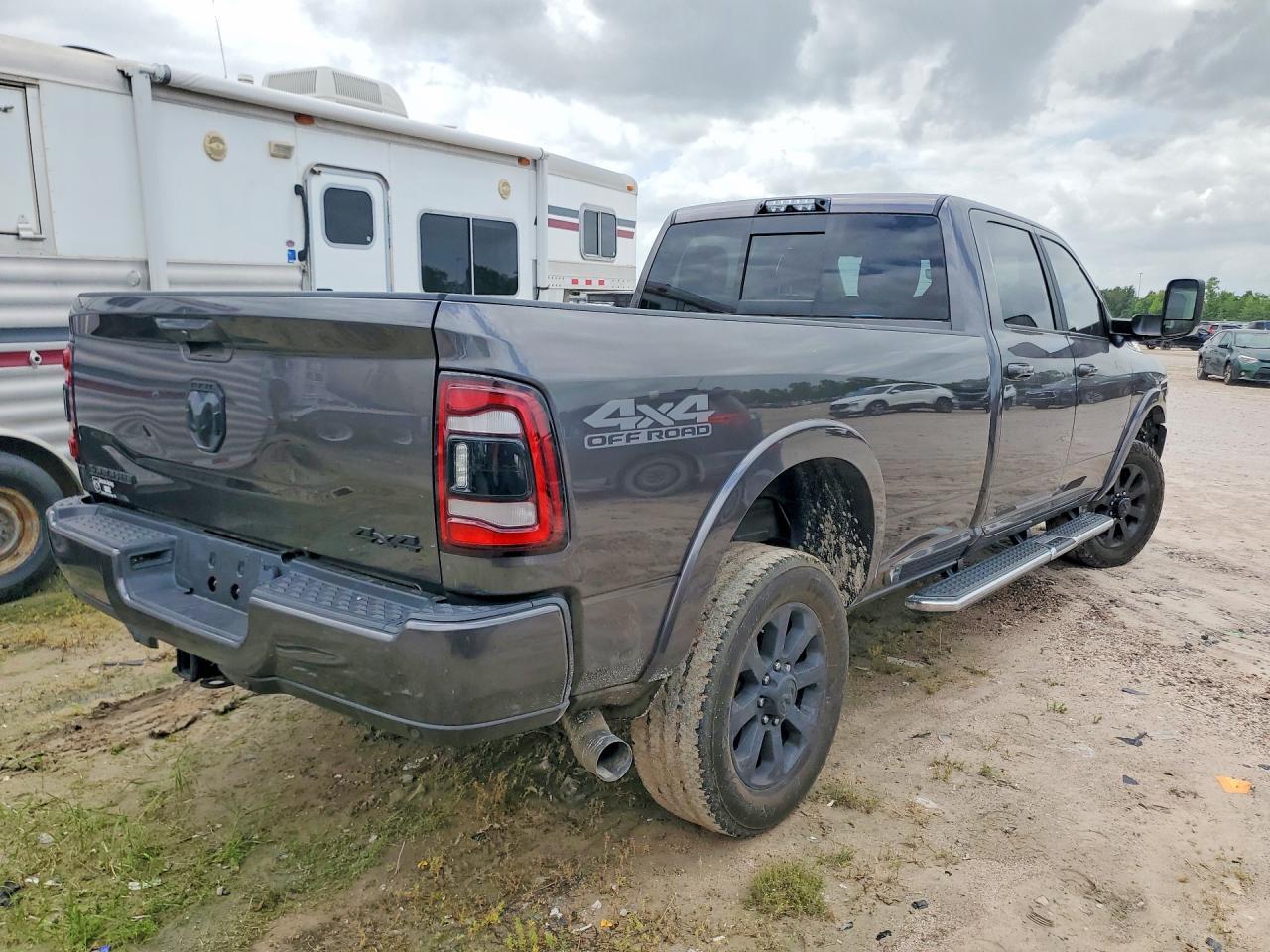 2020 Ram 2500 Laramie - Фото 3