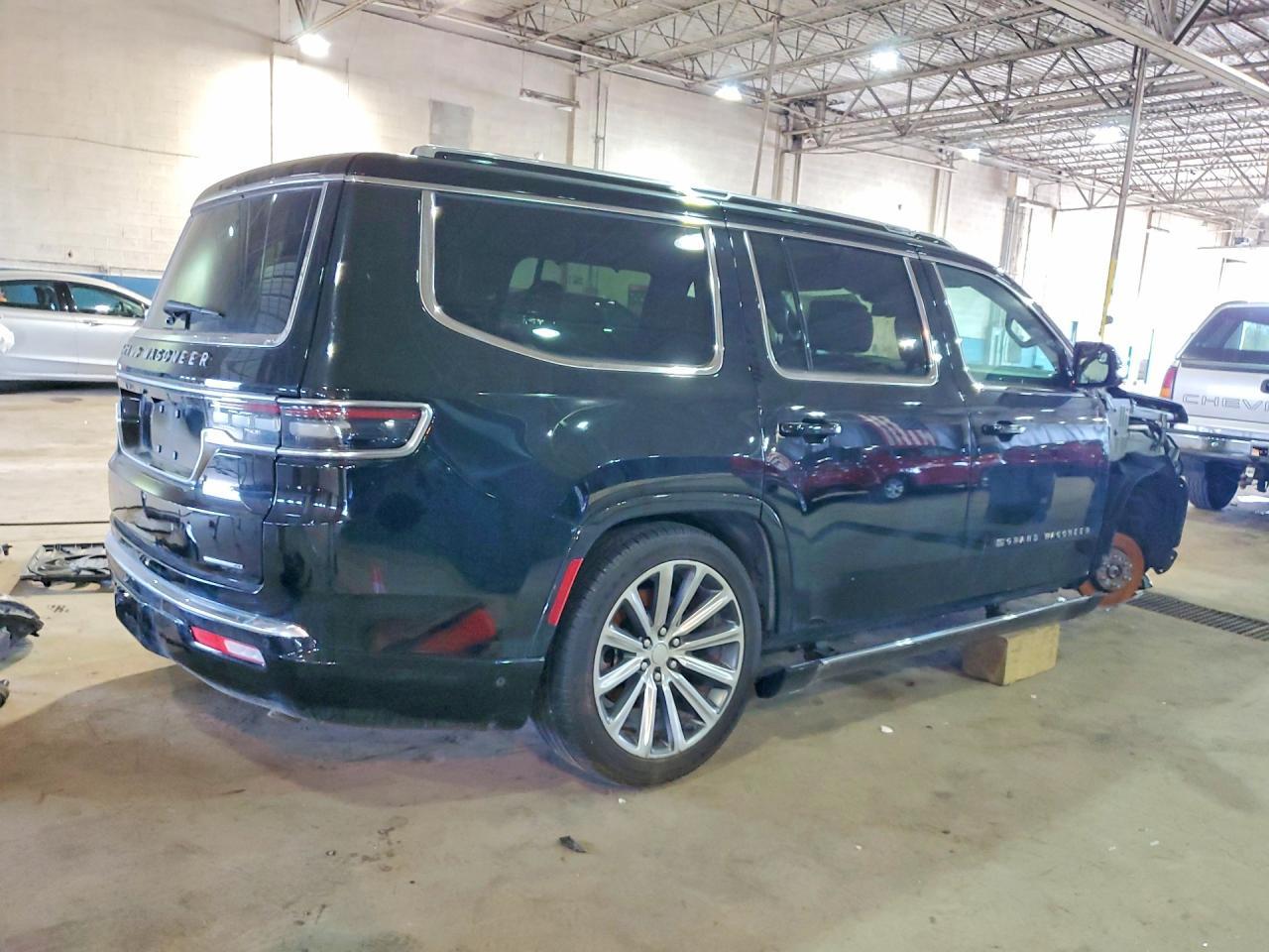 2022 Jeep Grand Wagoneer Series Ii - Image 3