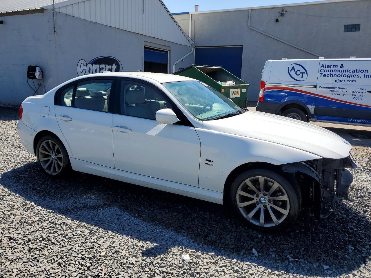2011 BMW 328 Xi - Image 4
