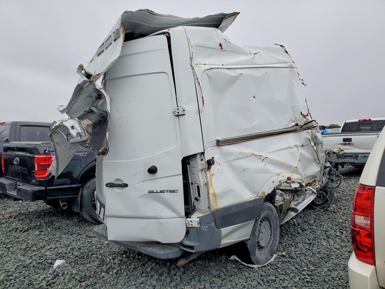 2016 Mercedes Benz Sprinter 2500 Utility / Service Van - Image 3