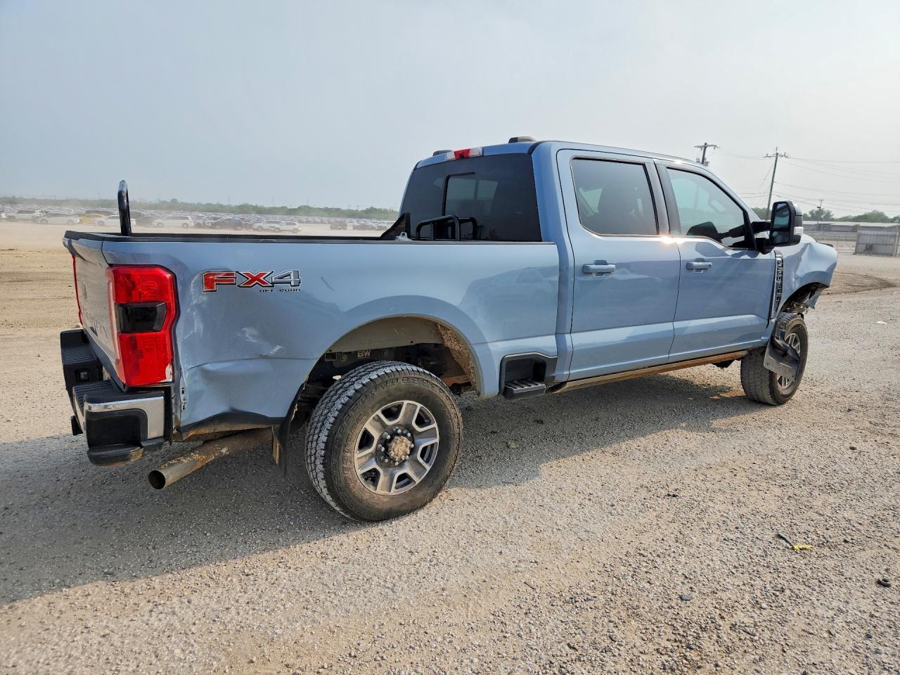 2024 Ford F250 Super Duty - Фото 3