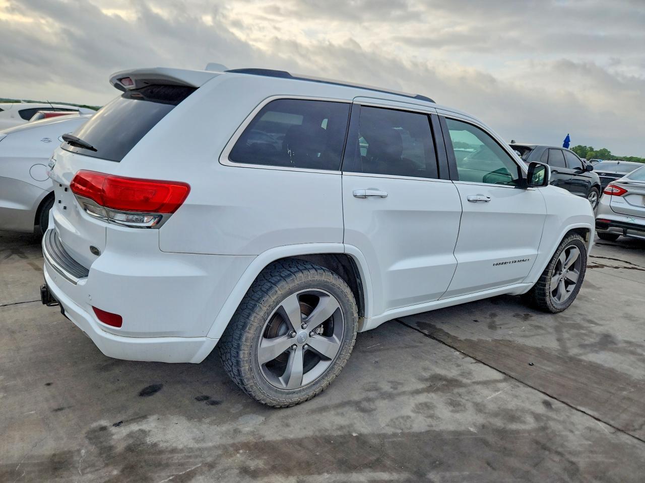 2015 Jeep Grand Cherokee Overland - Image 3