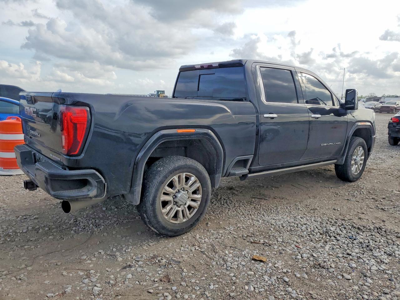 2022 GMC Sierra K2500 Denali - Image 3