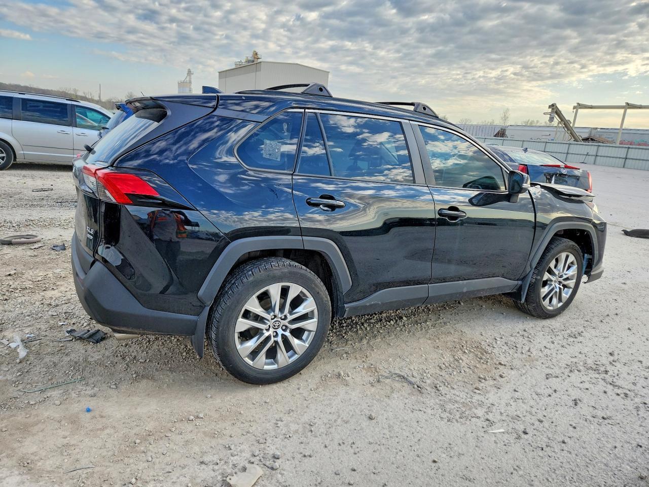 2021 Toyota Rav4 - Image 3