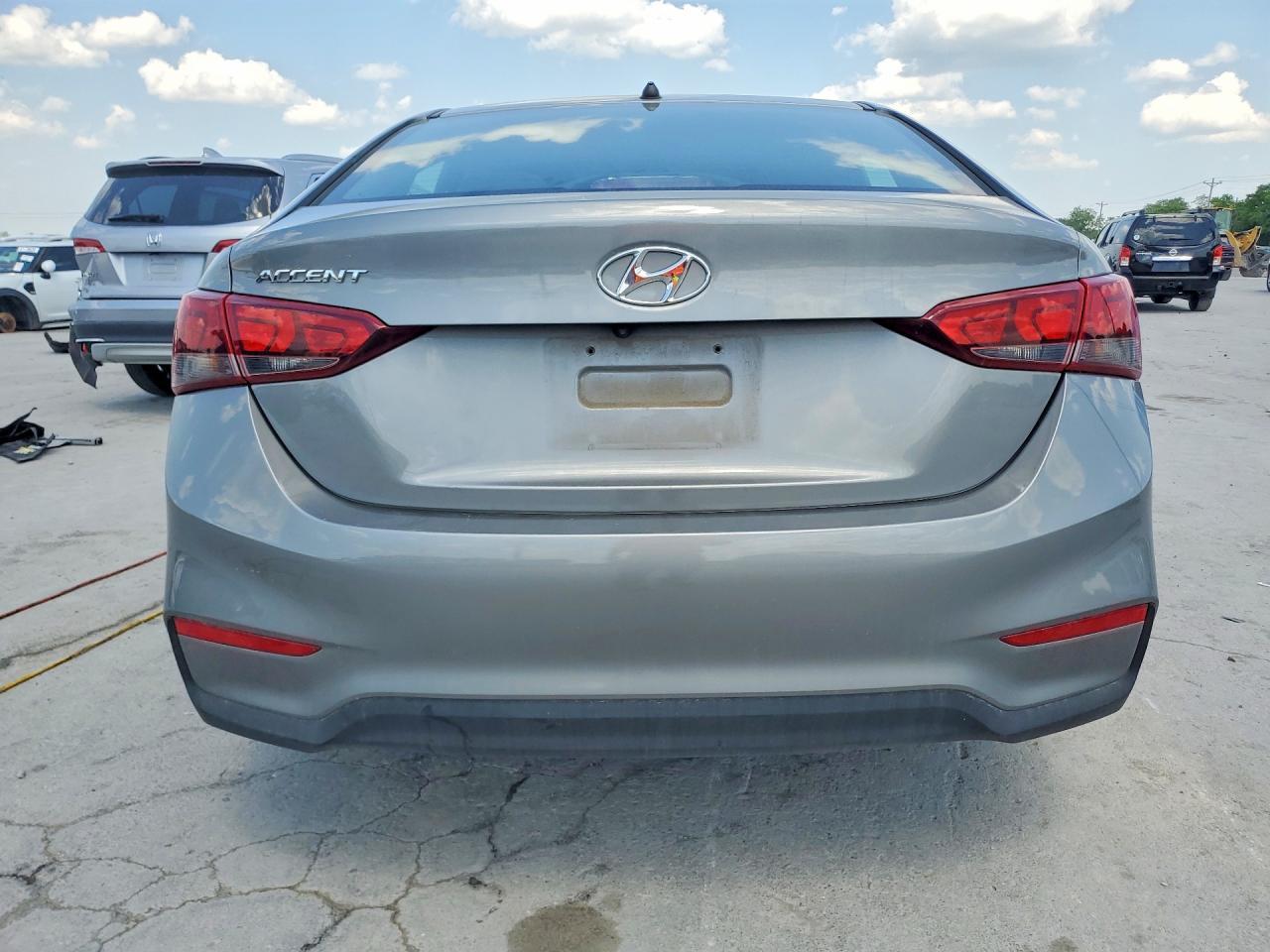 2022 Hyundai Accent Se - Фото 6