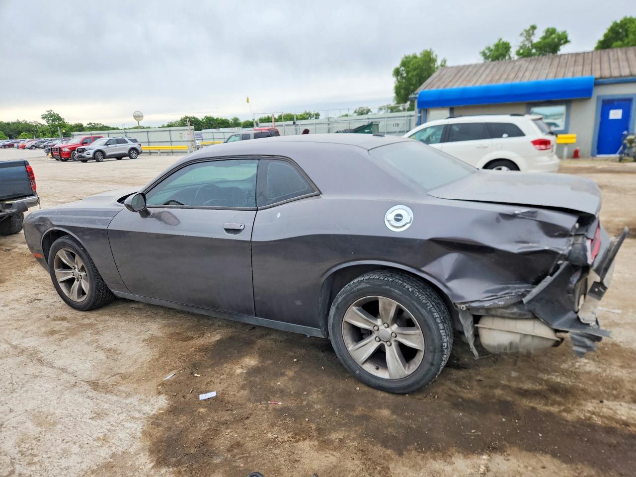 2015 Dodge Challenger Sxt - Image 2