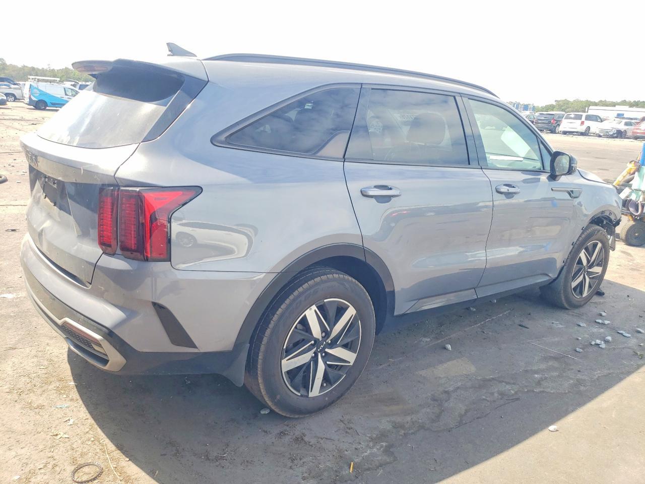 2023 Kia Sorento S - Image 3