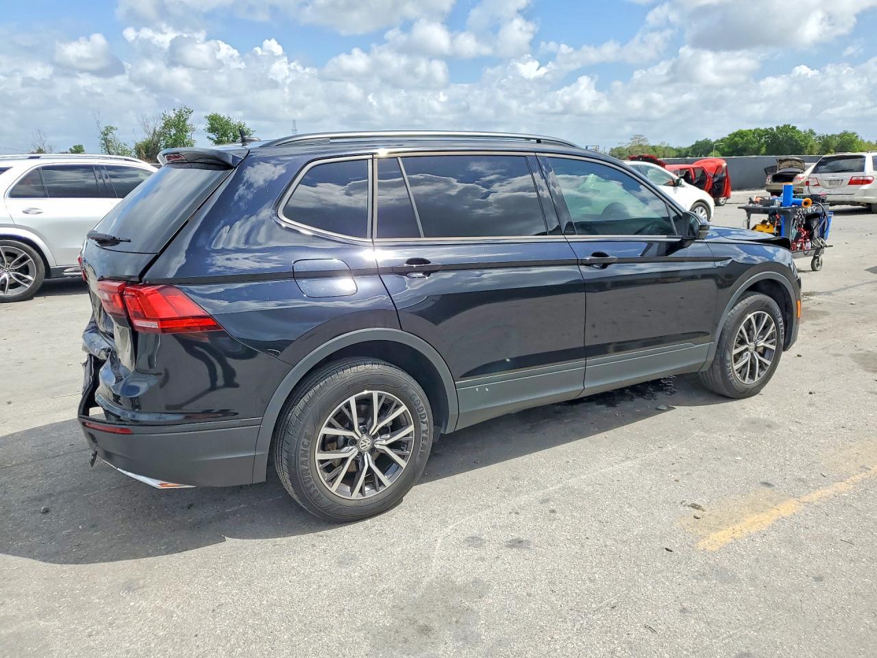 2021 Volkswagen Tiguan S - Фото 3