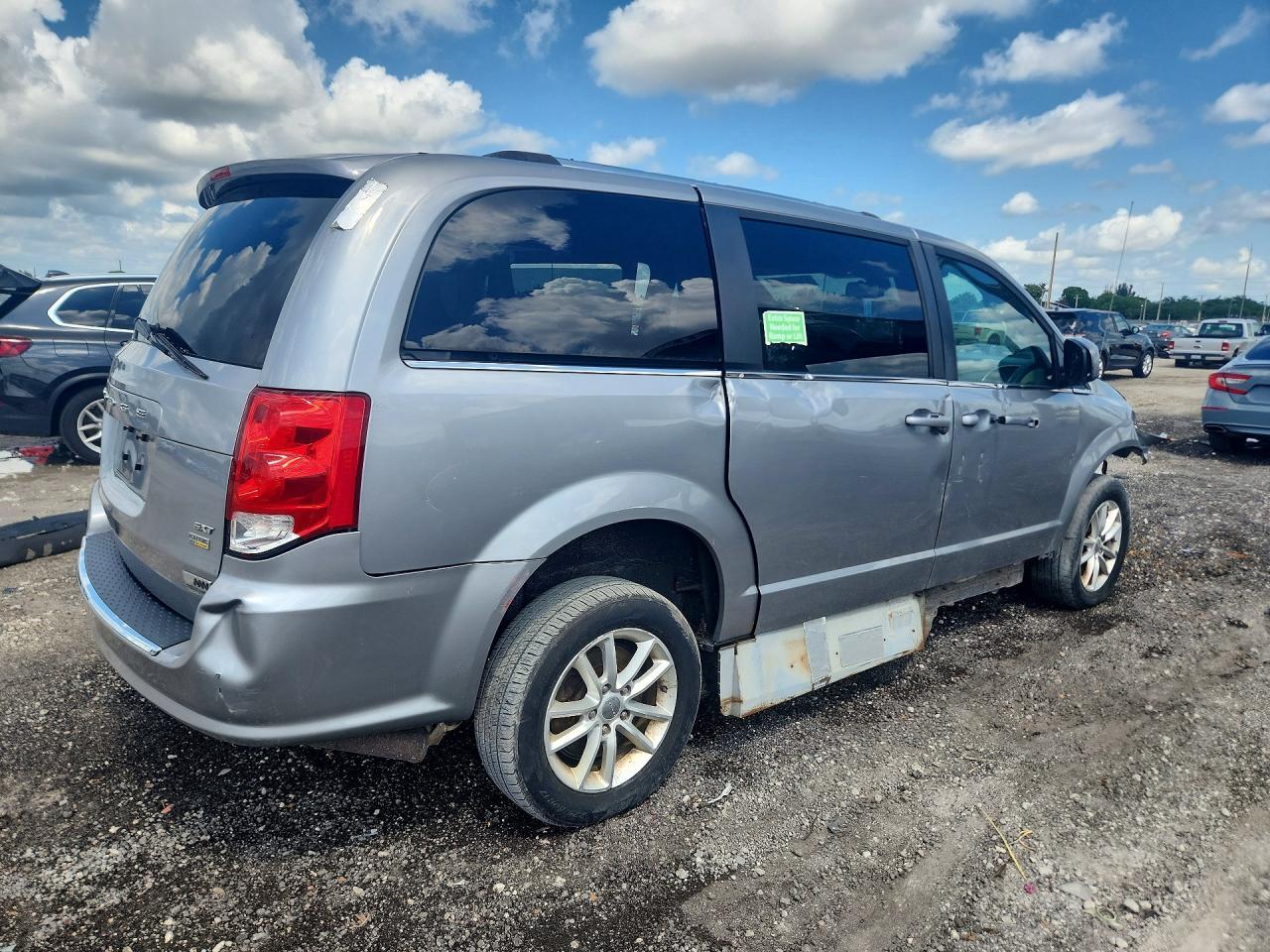 2018 Dodge Grand Caravan Sxt - Image 3