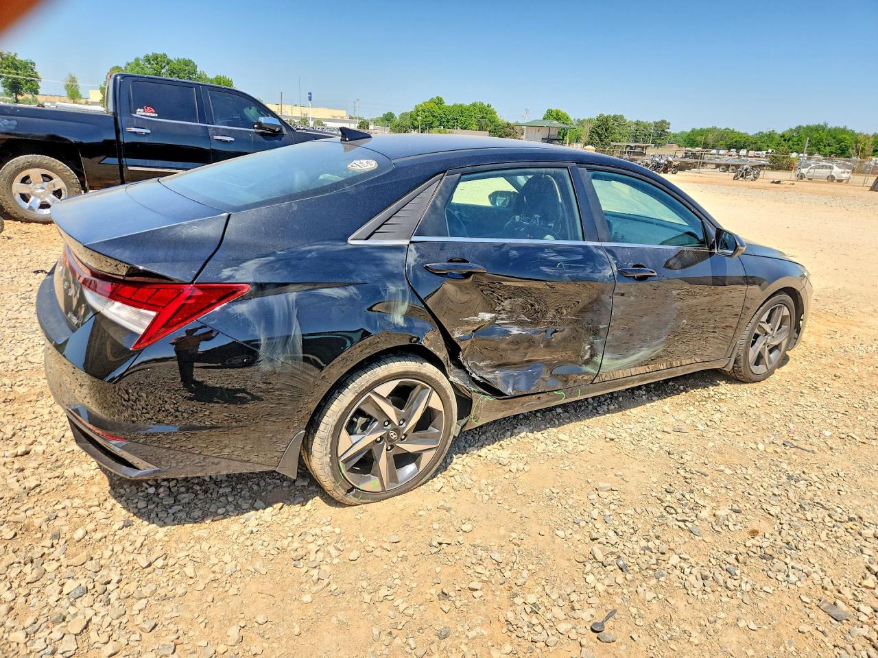 2023 Hyundai Elantra Limited - Image 3