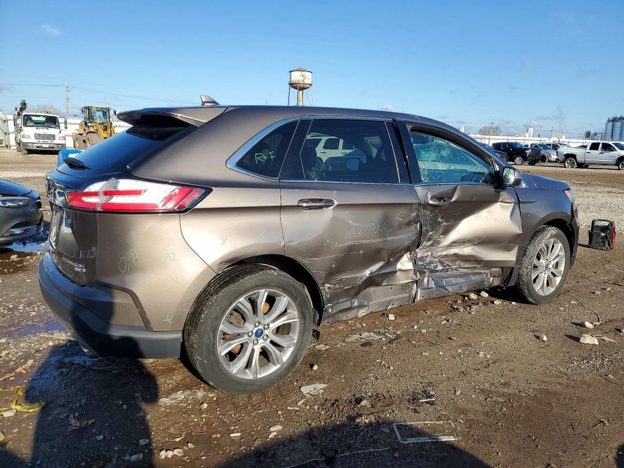 2019 Ford Edge Titanium - Image 3