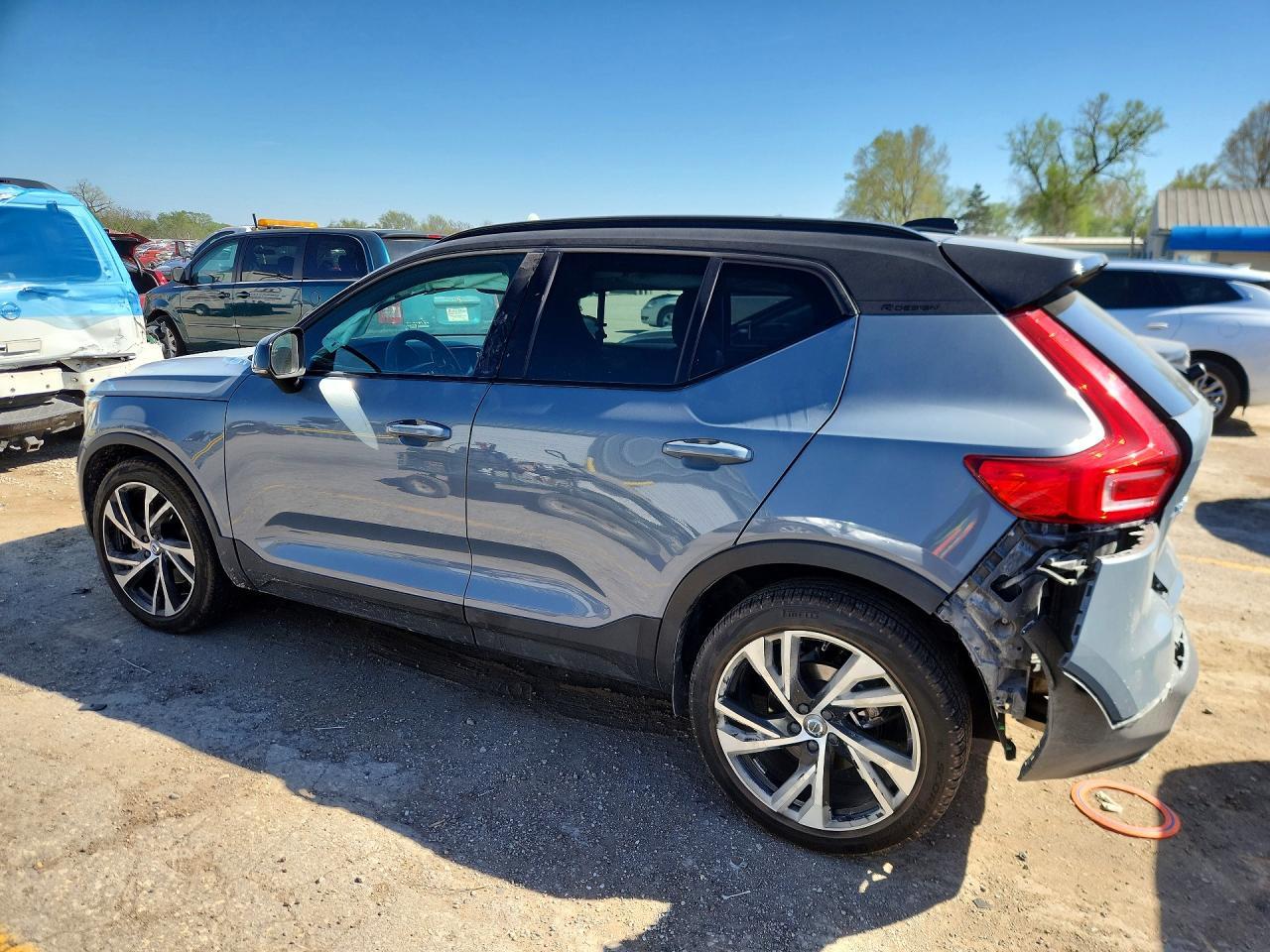 2020 Volvo Xc40 T5 R-Design - Image 2