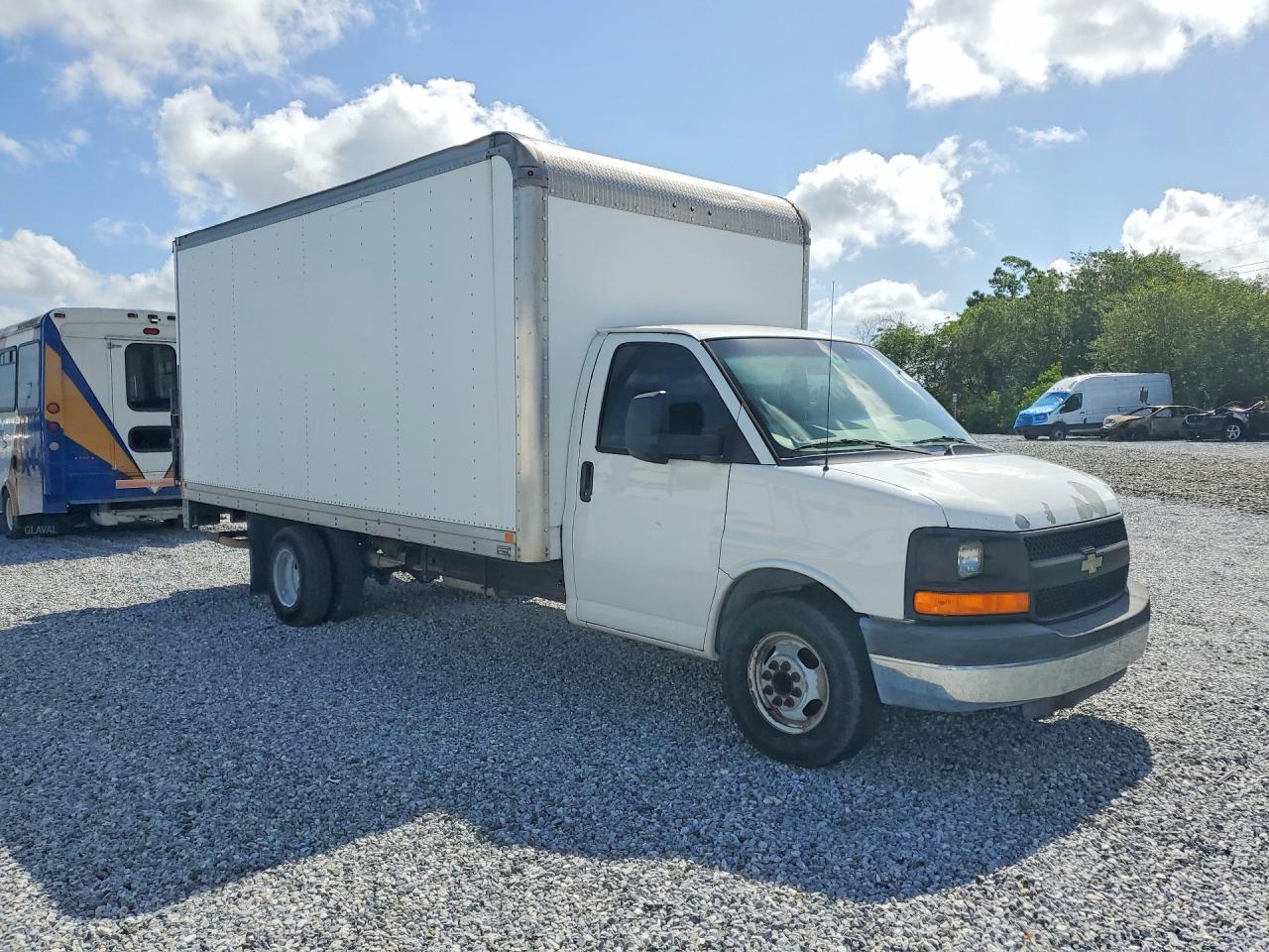 2012 Chevrolet Express G3500 Box Truck - Фото 4