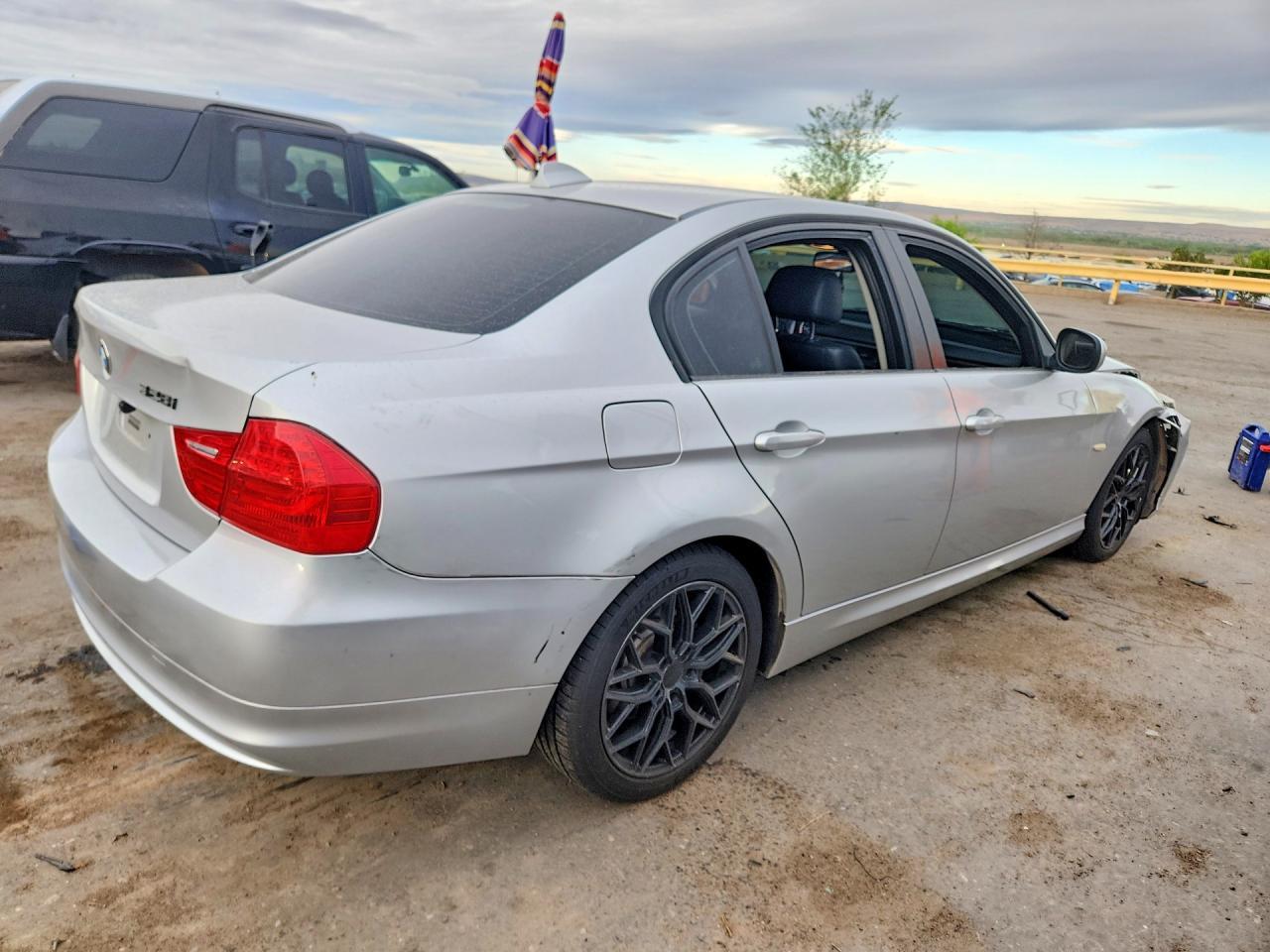 2011 BMW 328 Xi Sulev - Image 3