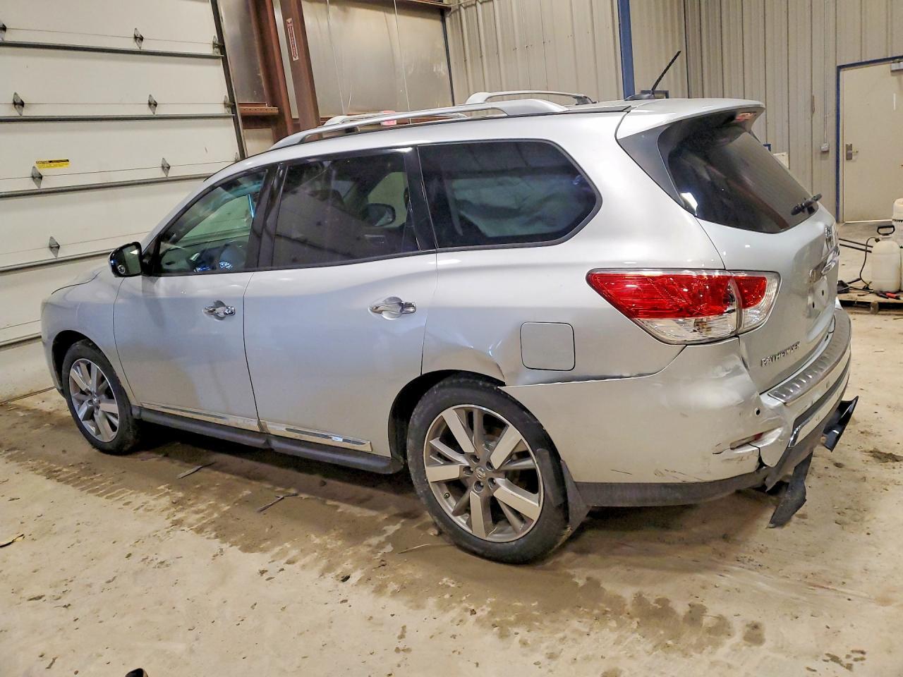 2013 Nissan Pathfinder S - Image 2