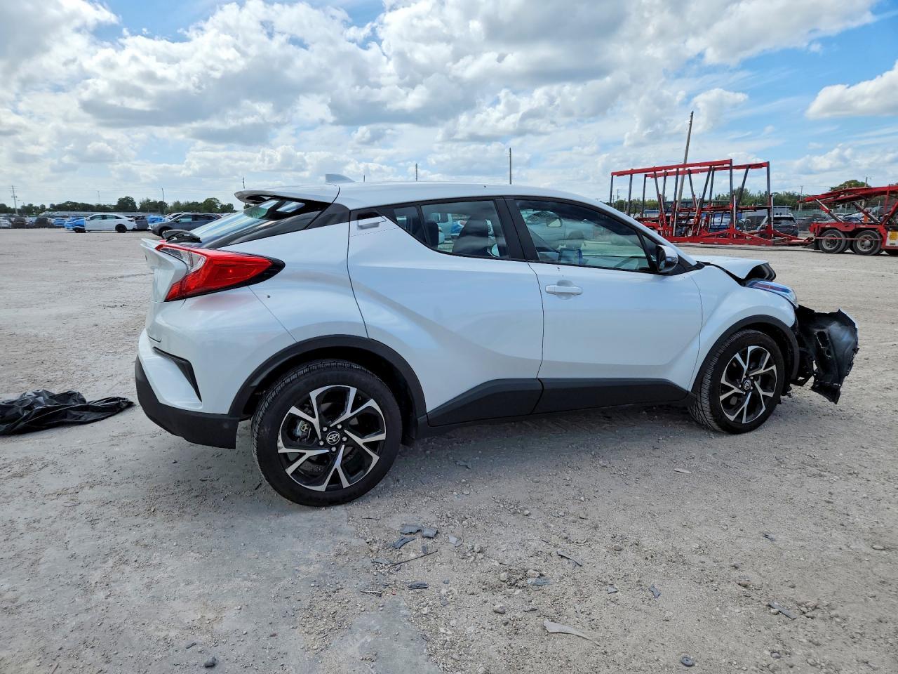 2022 Toyota C-Hr Xle - Image 3