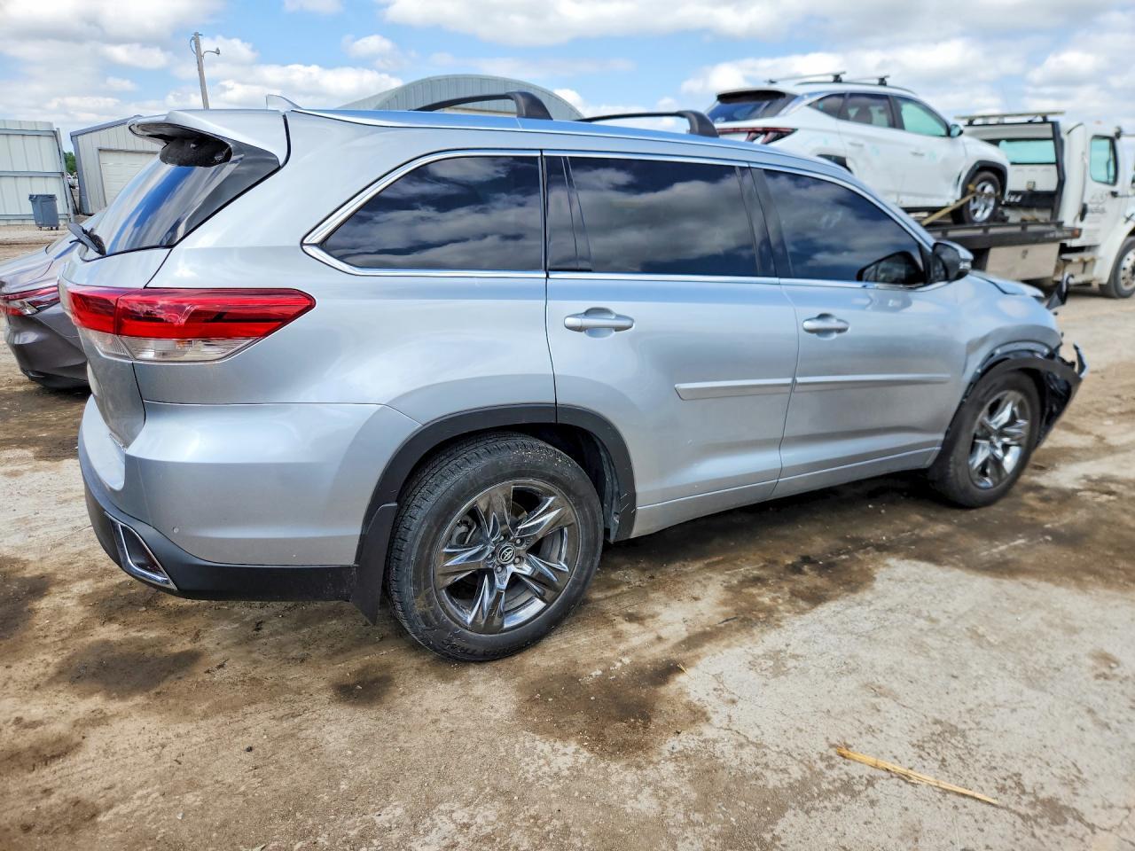 2017 Toyota Highlander Limited Platinum - Фото 3
