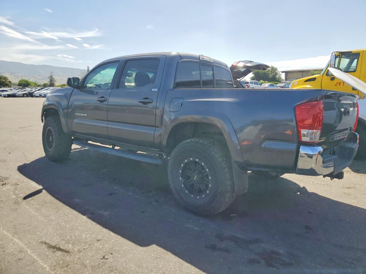 2017 Toyota Tacoma Sr5 V6 - Image 2