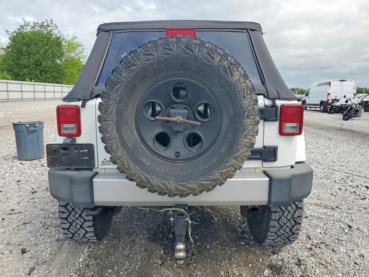 2012 Jeep Wrangler Unlimited Sahara - Фото 6