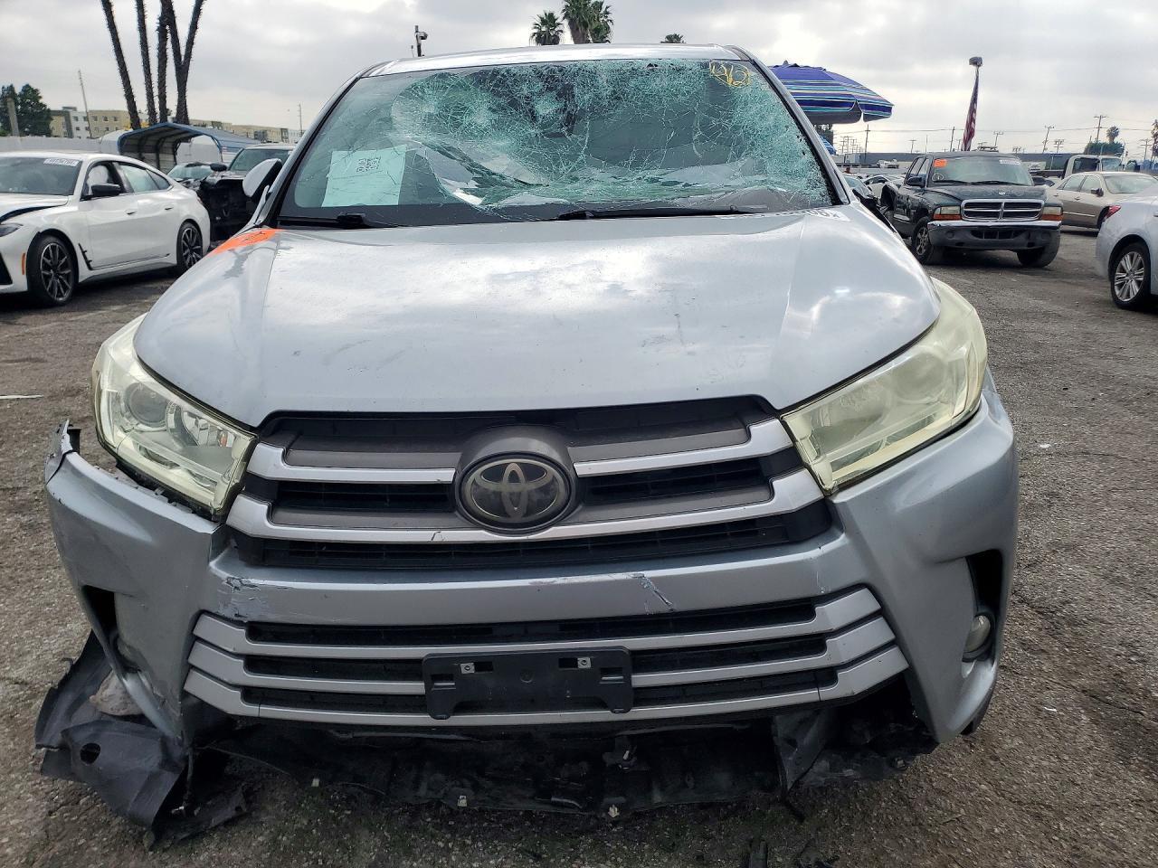 2018 Toyota Highlander Le Plus - Фото 5
