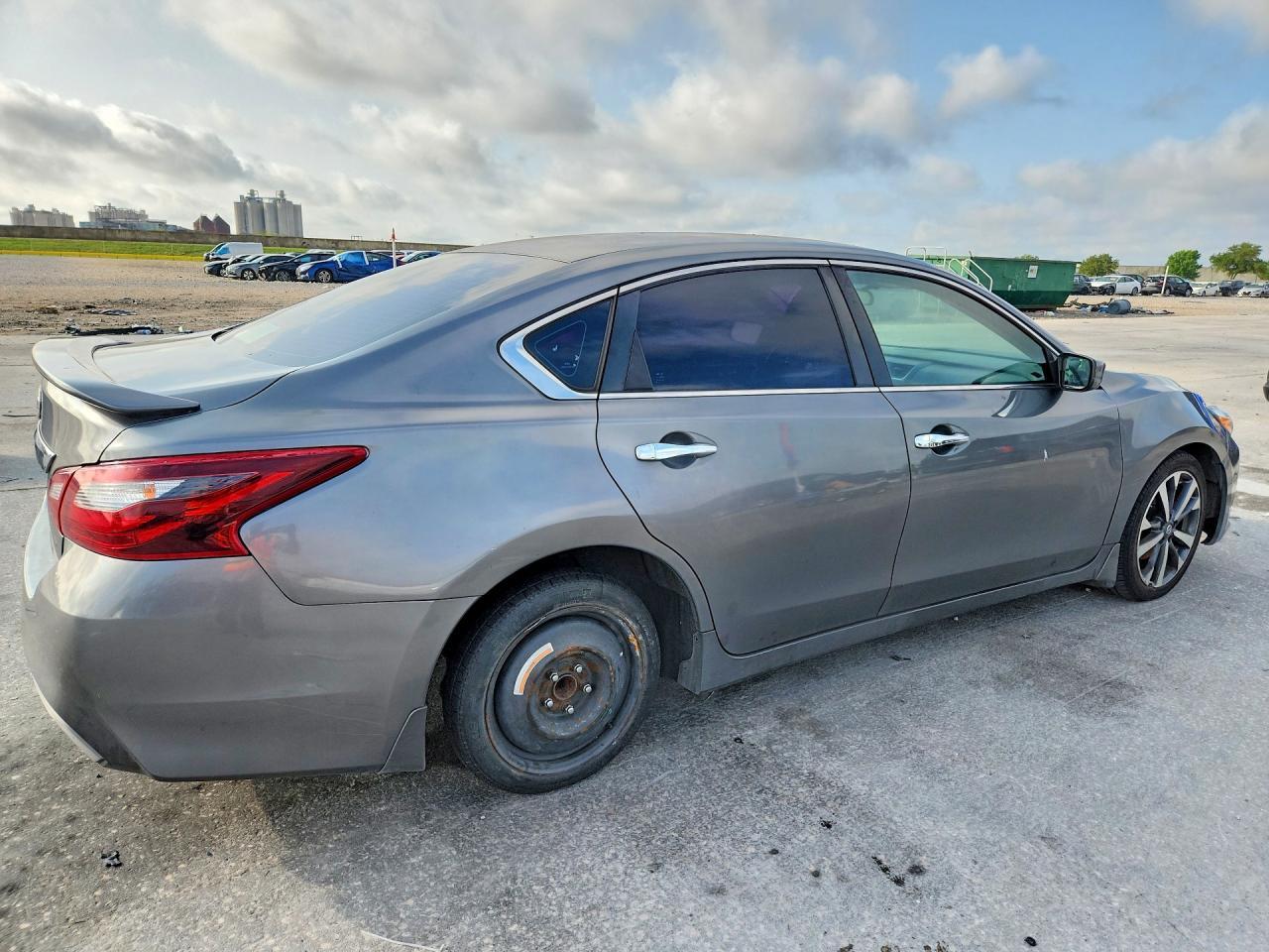 2017 Nissan Altima 2.5 - Image 3