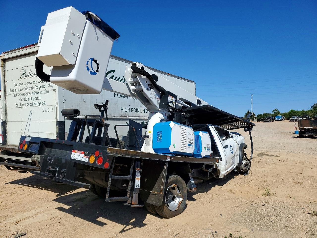 2022 Ram 5500 Bucket Truck - Фото 4