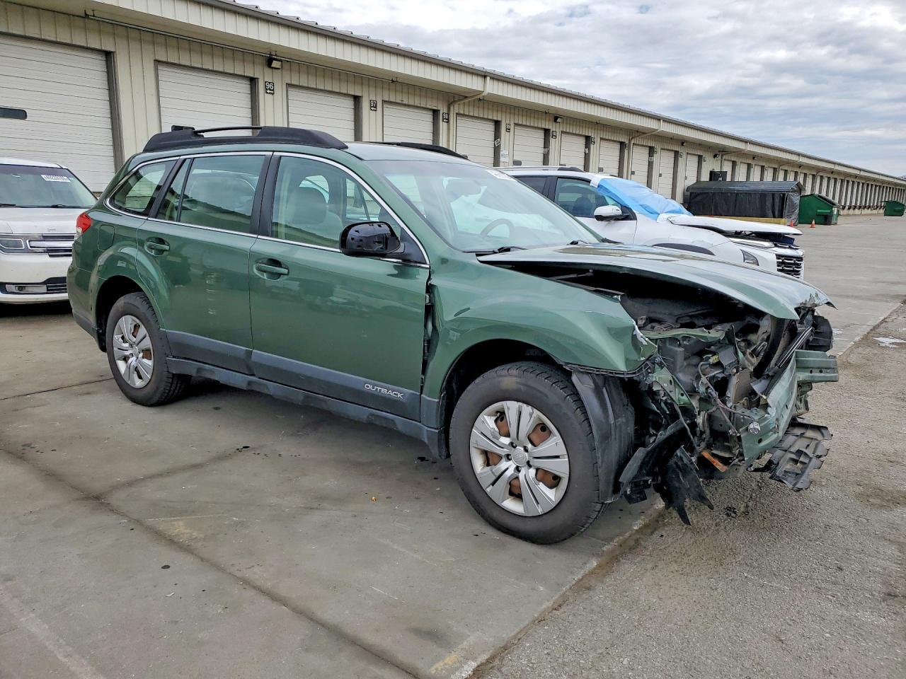 2013 Subaru Outback 2.5I - Image 4