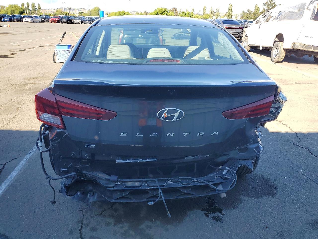 2020 Hyundai Elantra Se - Фото 6
