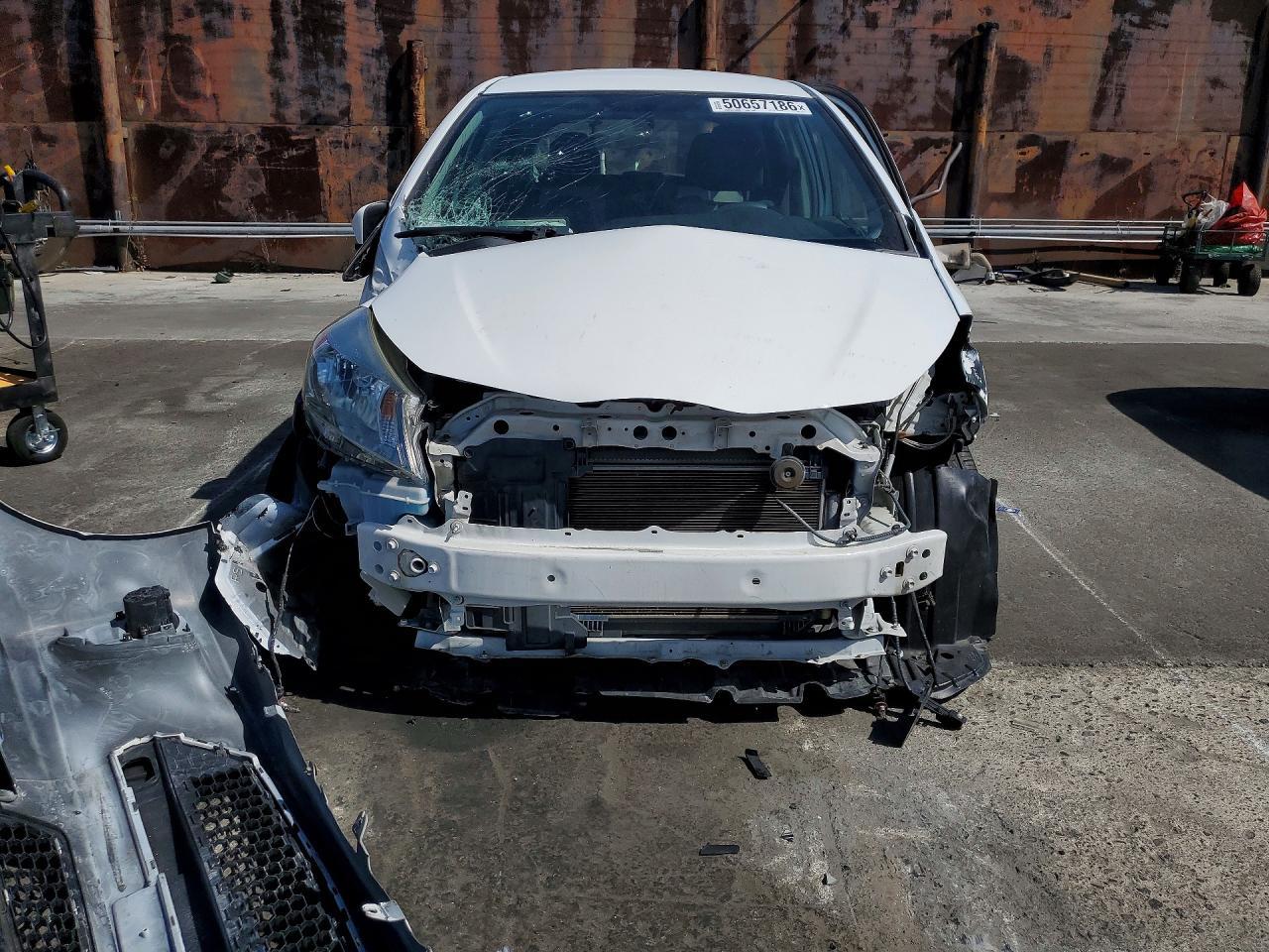 2013 Toyota Yaris 5-Door Se - Фото 5