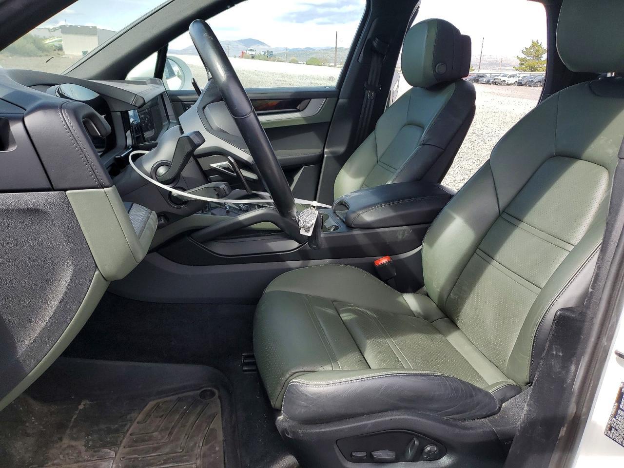 2024 Porsche Cayenne - Image 7