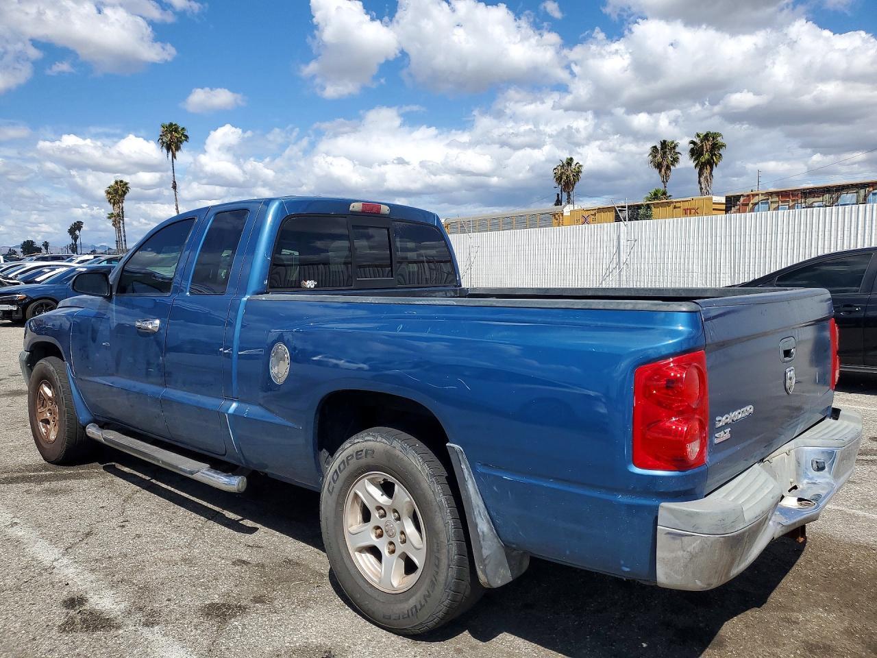 2005 Dodge Dakota Slt - Фото 2