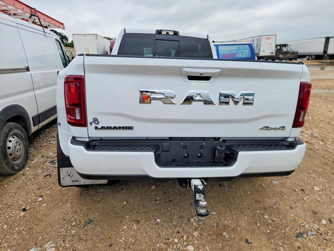 2025 Ram 3500 Laramie - Фото 6