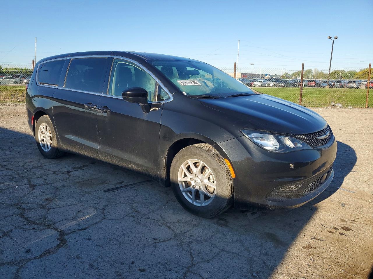 2022 Chrysler Voyager Lx - Фото 4