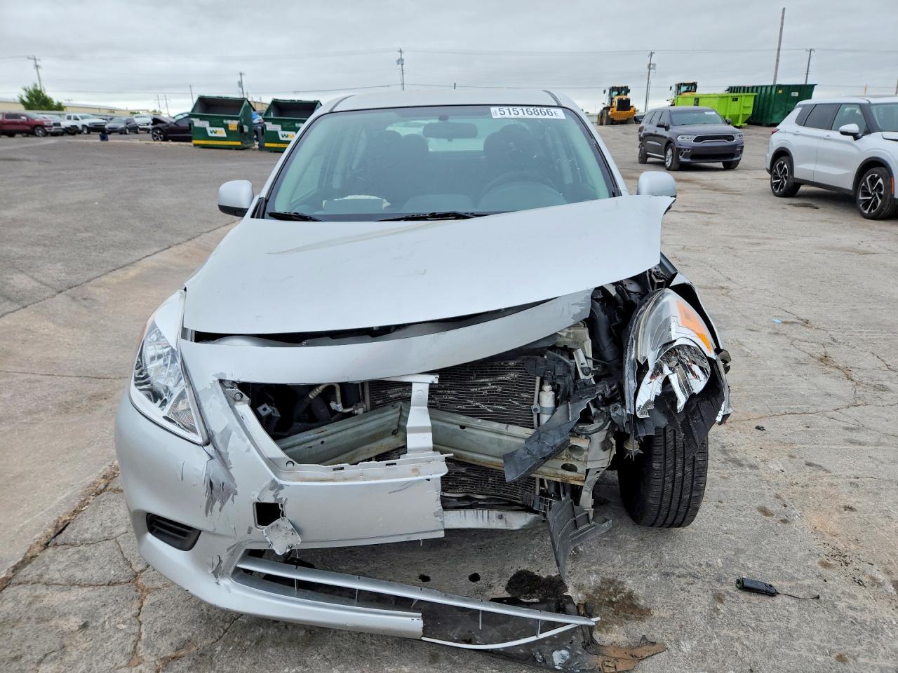 2014 Nissan Versa S - Фото 5